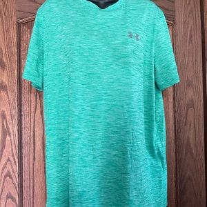 UNDER ARMOR WOMENS TEE